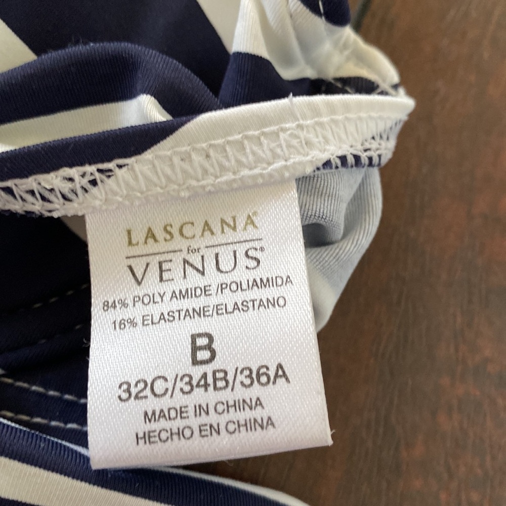Venus Underwire a halter bikini top with string bottoms - Picture 4 of 5